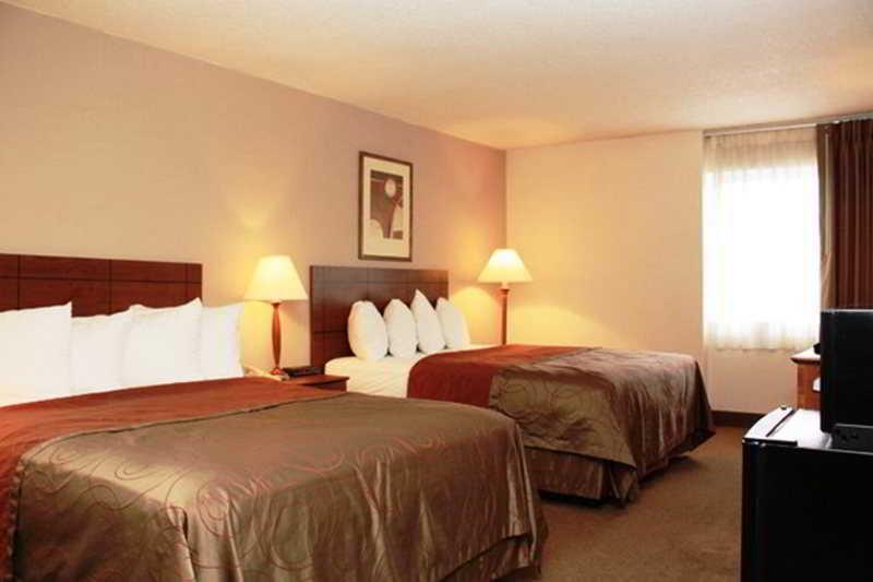Hotel Ramada By Wyndham Bismarck Habitación foto